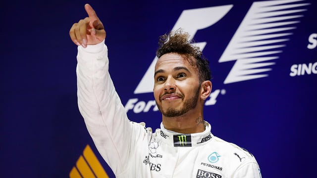 Hamilton wins in Singapore as first lap chaos takes out three cars